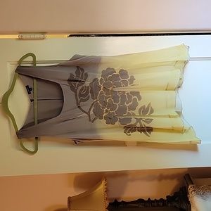 Komarov dressy printed tunic top. Size L. Pale grey and yellow.